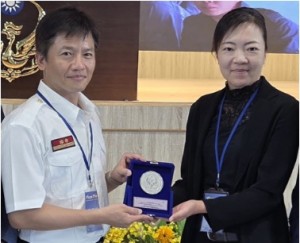 A-PADからNFAへ贈呈された記念品